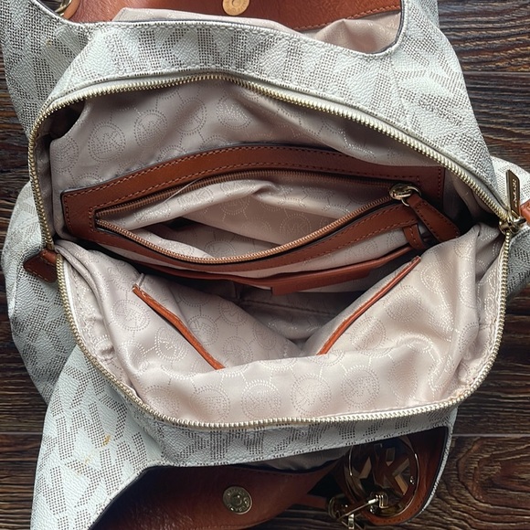 Michael Kors Purse with Matching Wallet🥰🥰 - Picture 3 of 8